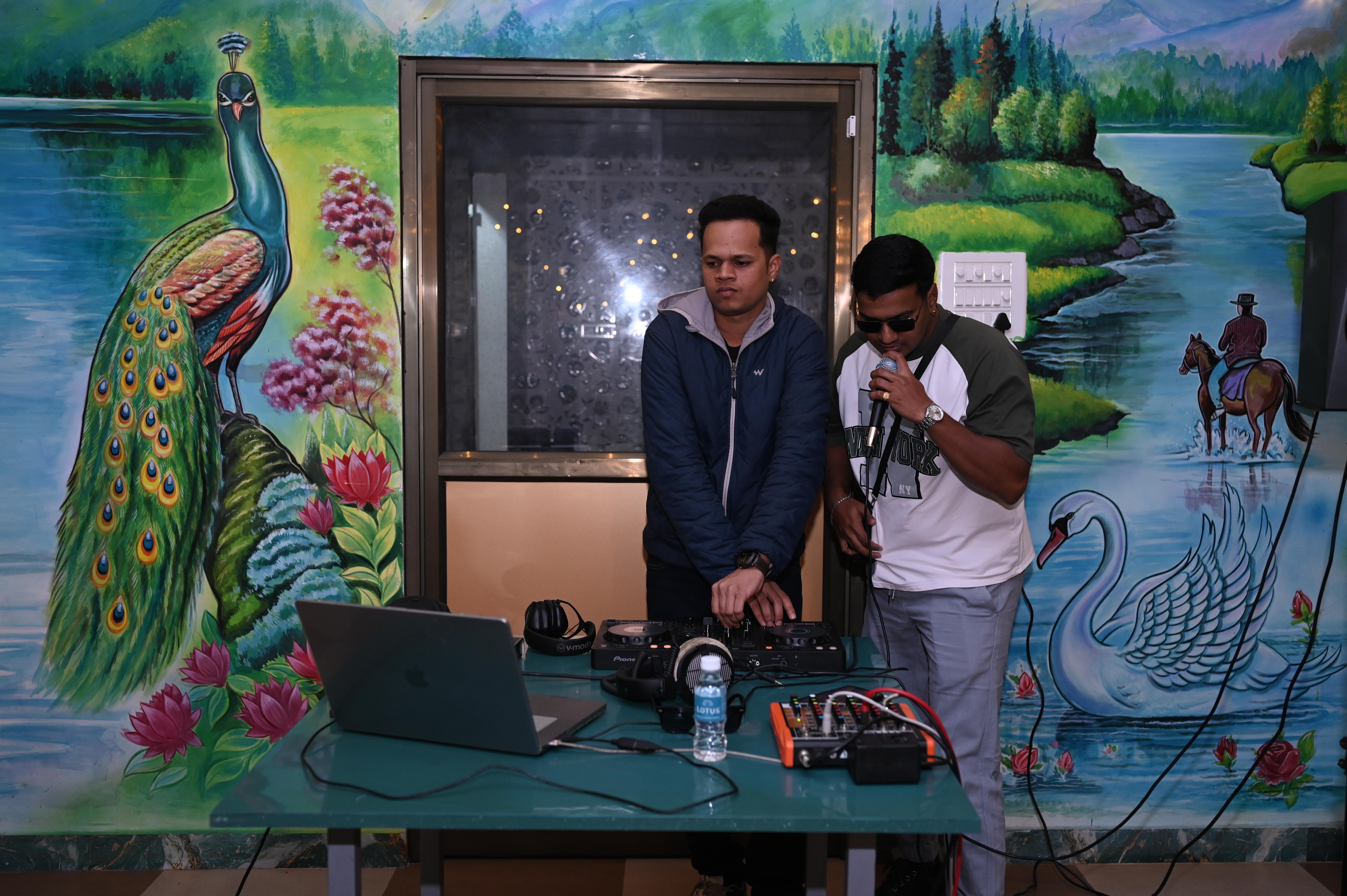 The Axons Live Performance